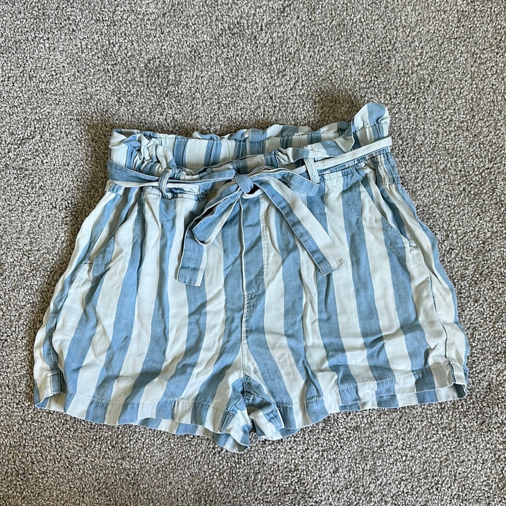 Blue & white striped paper bag shorts 🩵🤍